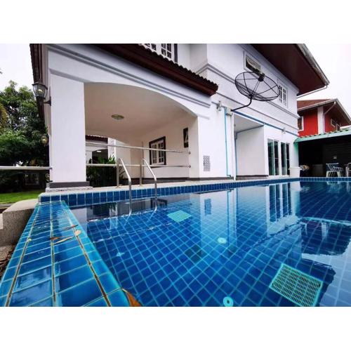 芭提雅南路4卧4卫 Blue Star Pool Villa 近步行街和夜市