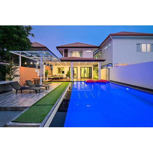 4BD Pool Villa Pattaya with Jacuzzi - Exquisite Pool Villa A