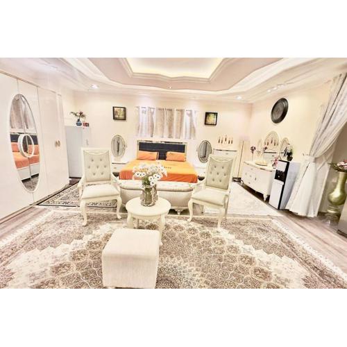 4Bedrooms Luxurious Furnished plus Big Majlis
