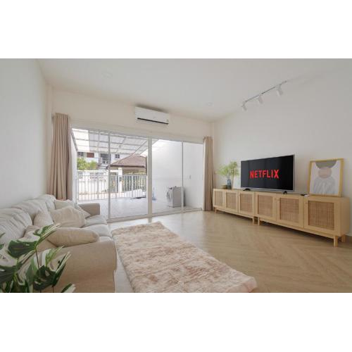 4BR Cozy House with Local Views and Cafes