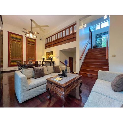 4BR Entire House City Center BTS Sky Train Mall