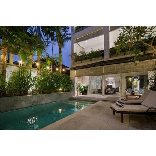 4BR Group Holiday, Walk to Fitness, Food, Beach