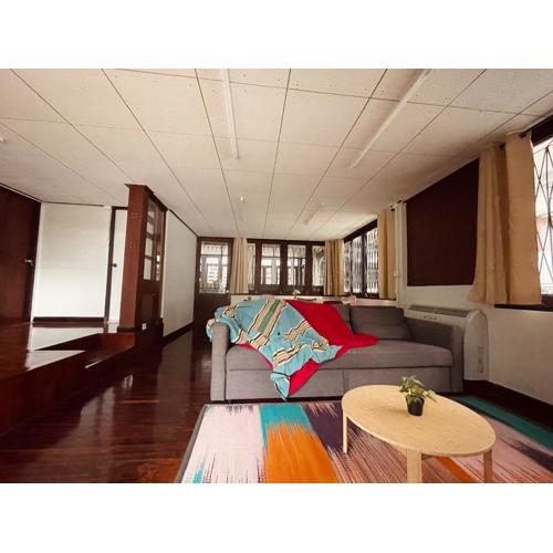 4BR House max 10pax, Near MRT and Local Place