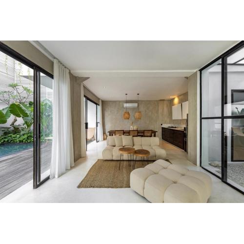 4BR Luxe Pool Villa-canggu near Finns-Wifi,Parking