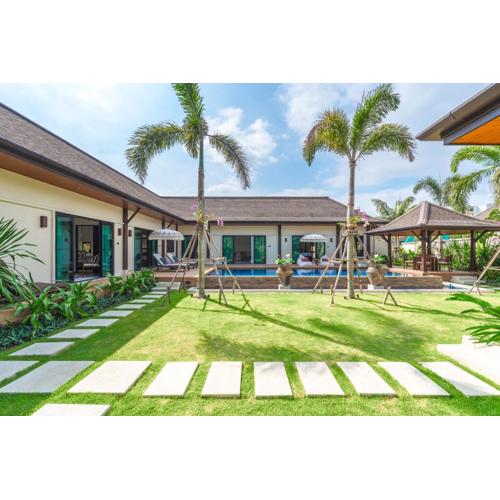 4BR Luxury pool villa with tropical garden nearby Bangtao and Layan beach