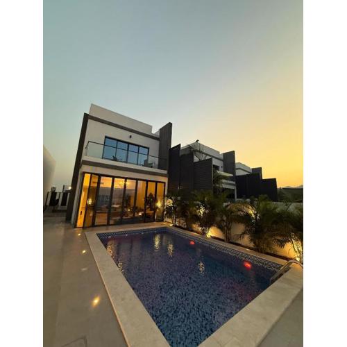 4BR Luxury Retreat & Prvt Pool