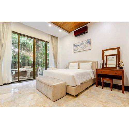 4BR Pool Villa Nai Harn