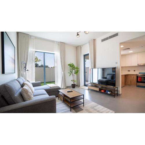 4br Spacious Villa Backyard