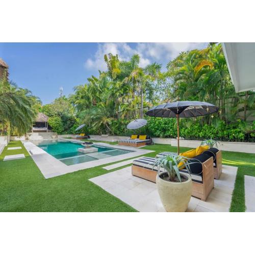 4BR Villa with Large Pool at Seminyak Beach