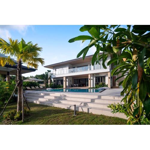5 Bdr 18 meter Pool villa in Laguna Phuket