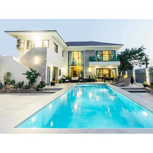 5-Bedroom Luxurious 5-Star Villa with Private Pool