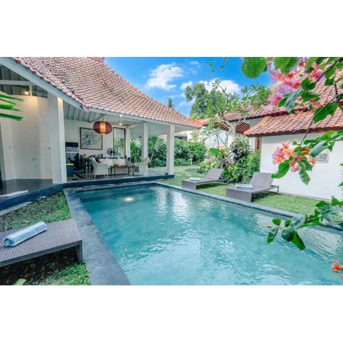 5 Bedroom Villa Etnik in Seminyak with Big Garden and Private Pool