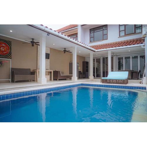5 bedroom villa in kuta with 2 swimingpool
