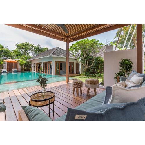 5 bedrooms villa 400m Berawa beach 12m Pool !