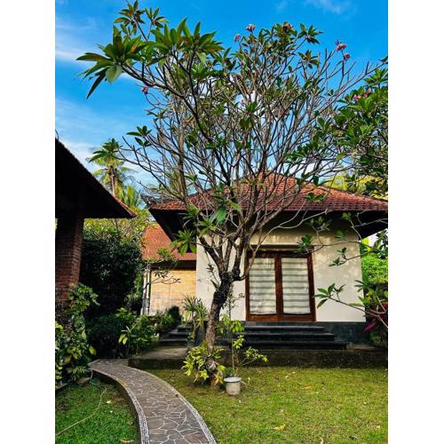 5 mins to the Beach with Tropical Garden