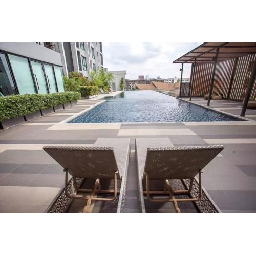 5 minutes to Suthisan MRT Station