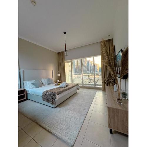 5 minutes walk to Dubai mall and Burj Khalifa