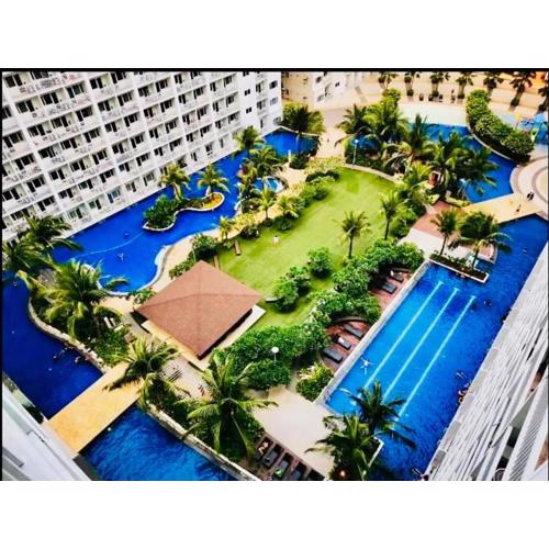 5 Star Shore Residences MOA Luxury Suite with Bayview Pool Access