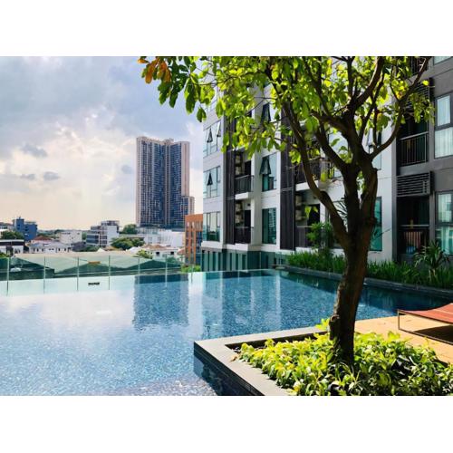 5 Star Sukhumvit Condo Infinity Pool Gym Sauna