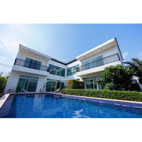 曼谷市中心500平轻奢极简独栋泳池别墅