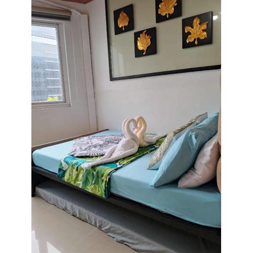 503-1queen bed 1-pull out 1-sofa bed 1- extra matressedsa view