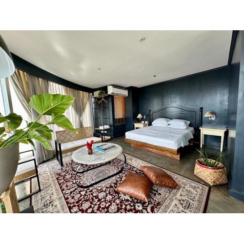 55-SQM Urban Cabin in Poblacion Makati