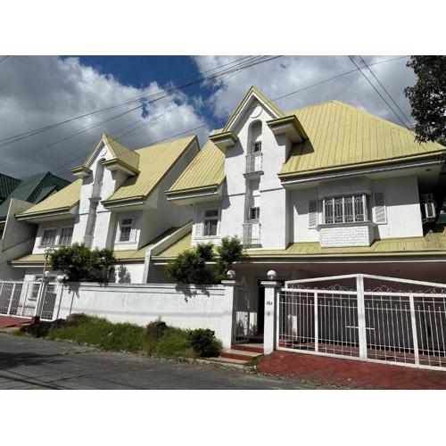 6-Bedroom Duplex with pool near NAIA
