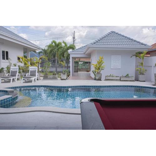 6 Bedroom Tropical Oasis with Pool & Jacuzzi V6