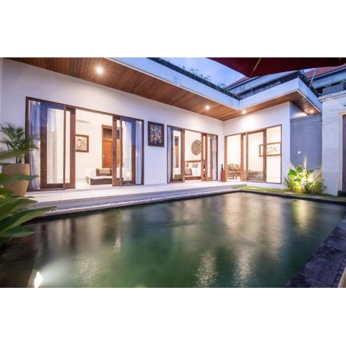 6 Bedrooms Private Pool Villa Cemagi