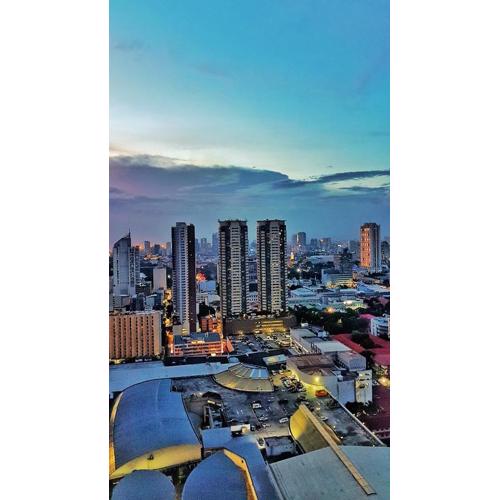 60 percent Off Deluxe Ocean View Rooms FREE Pool and FREE Sauna Access Included Perfect Location Near US Embassy, NAIA, Makati, BGC, Mall of Asia, and Chinatown Dont Miss Out Book Now and Save Updated Price 2025