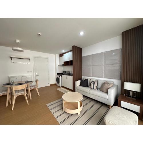 6th Avenue Sukhumvit BKK 302 BTS Asoke & Nana MRT Sukhumvit