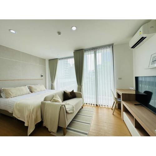 6th Avenue Sukhumvit BKK 308 BTS Asoke & Nana MRT Sukhumvit