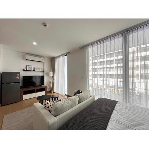 6th Avenue Sukhumvit BKK 403 BTS Asoke Nana MRT Sukhumvit