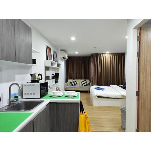 7 Floor - Mountain view Studio room at OZC near Kata beach