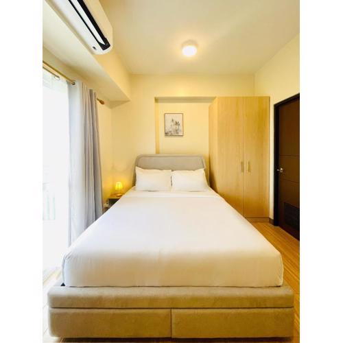 * *7 Metro View Studio