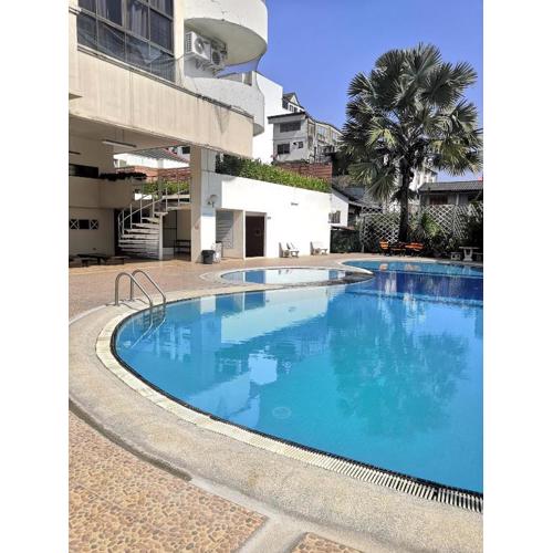 7 pool condo opposite the train station near old city and Nimman