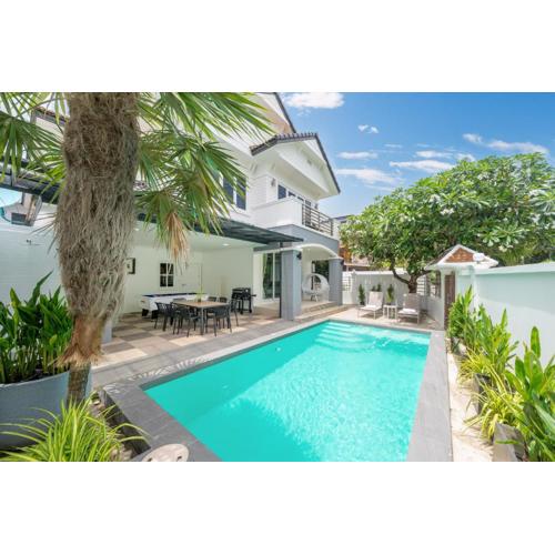 7BR Grand Pool Villa in heart Patong