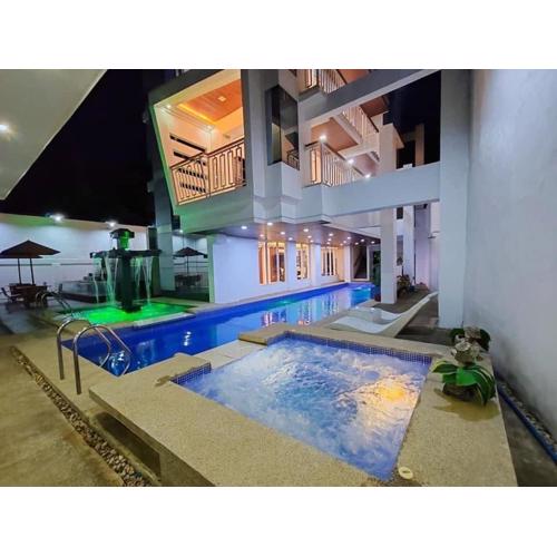 7BR Luxury Resort with Pool and Bar