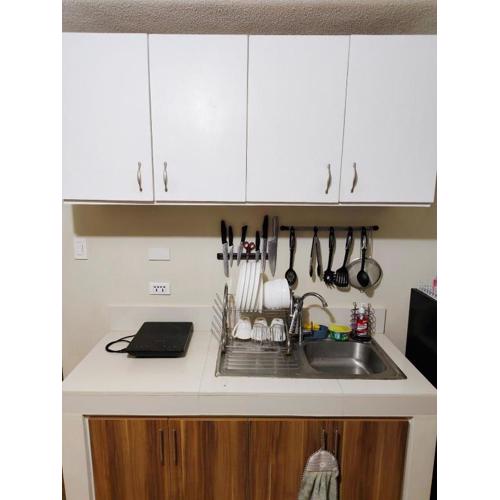 7F Cozy 2BR Condo - Central Location