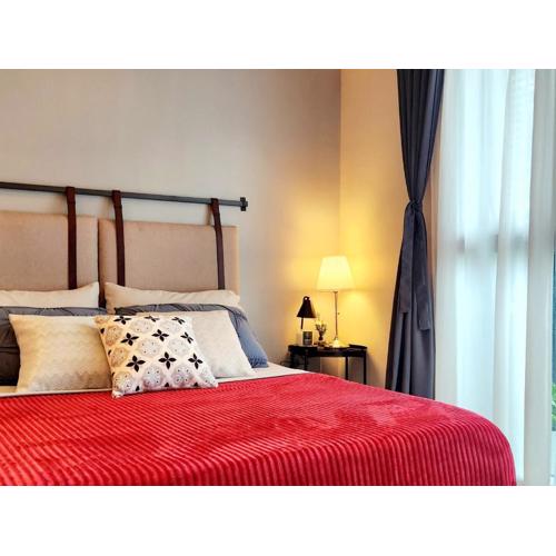 7U Shopping Haven Steps Away from Uptown Mall and Mitsukoshi Mall PAID Parking with Washer