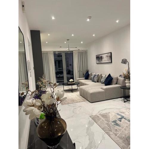 8 Boulevard Walk 'Heart of Downtown'