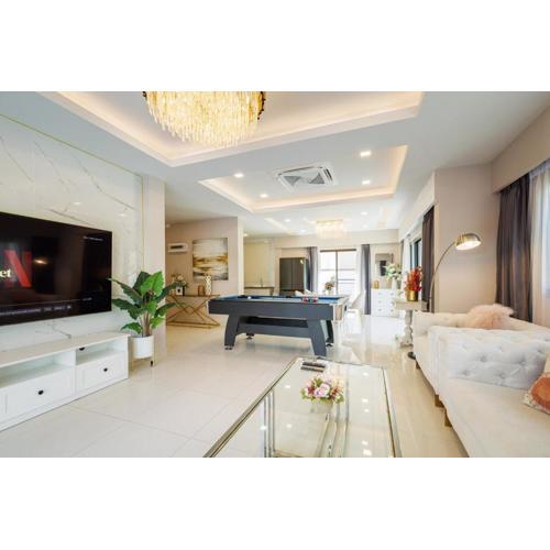 芭堤雅泳池四卧别墅 近四分方水上市场 可以住8人