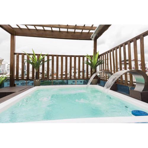 8bdr Penthouse With Private Rooftop Jacuzzi