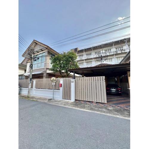 8Pax Spacious Private Home near The Mall Bangkapi