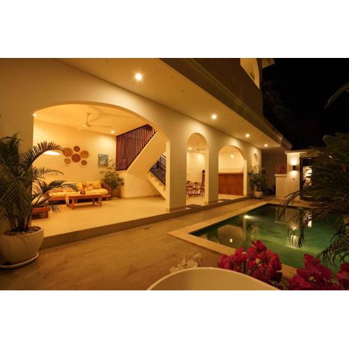 9 mins to Canggu Beach, 4 Bed Pool Villa