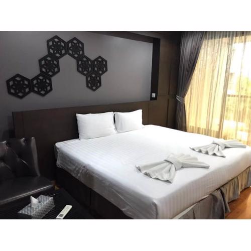 Просторная студия с приятным видом