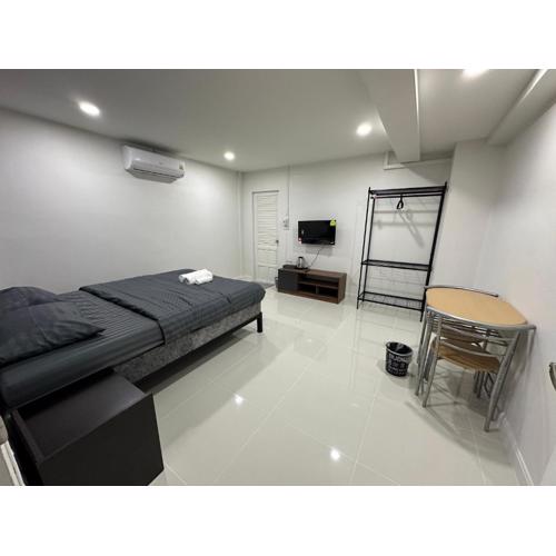 เดอะซันทูมูนโฮสเทล