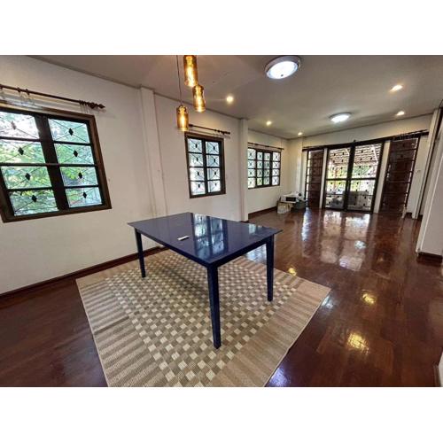 หมู่บ้านชลลดา