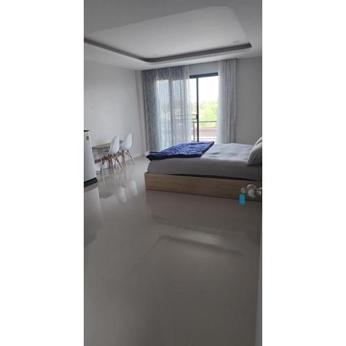 หลังมอ อพาร์ตเมนต์สามสาว