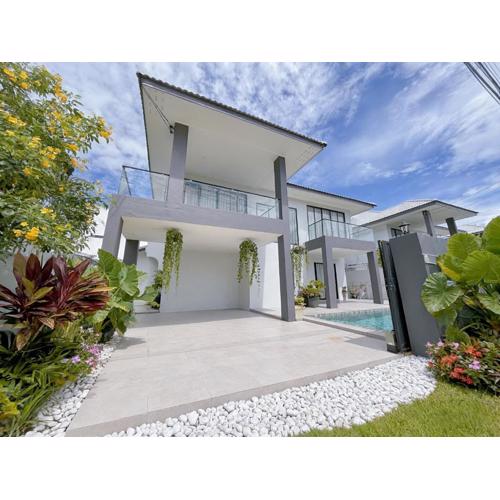 泰国芭提雅别墅 近中天海滩泳池别墅